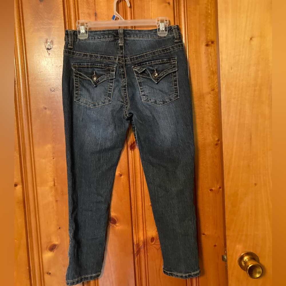 Size 6/23 Nine West jeans size with zipper on bottom legs Back button pockets